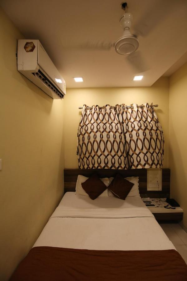 Airport Metro Hotel Mumbai Eksteriør bilde