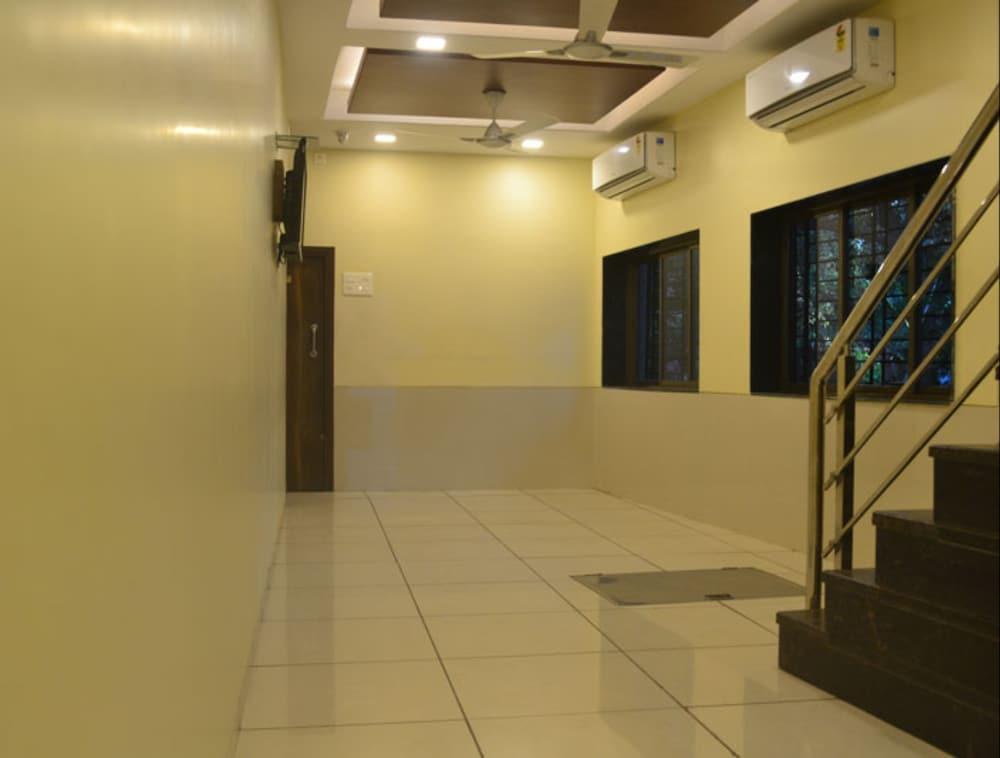 Airport Metro Hotel Mumbai Eksteriør bilde