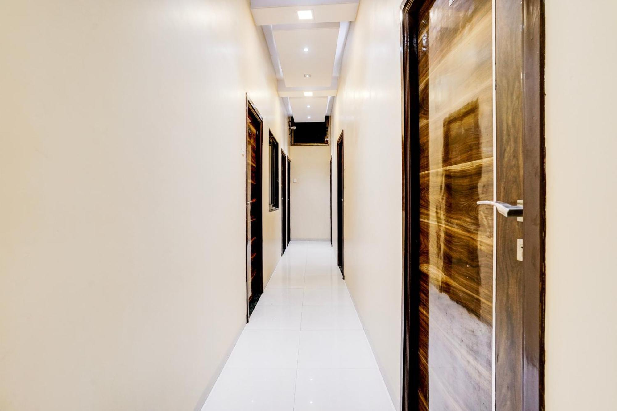 Airport Metro Hotel Mumbai Eksteriør bilde
