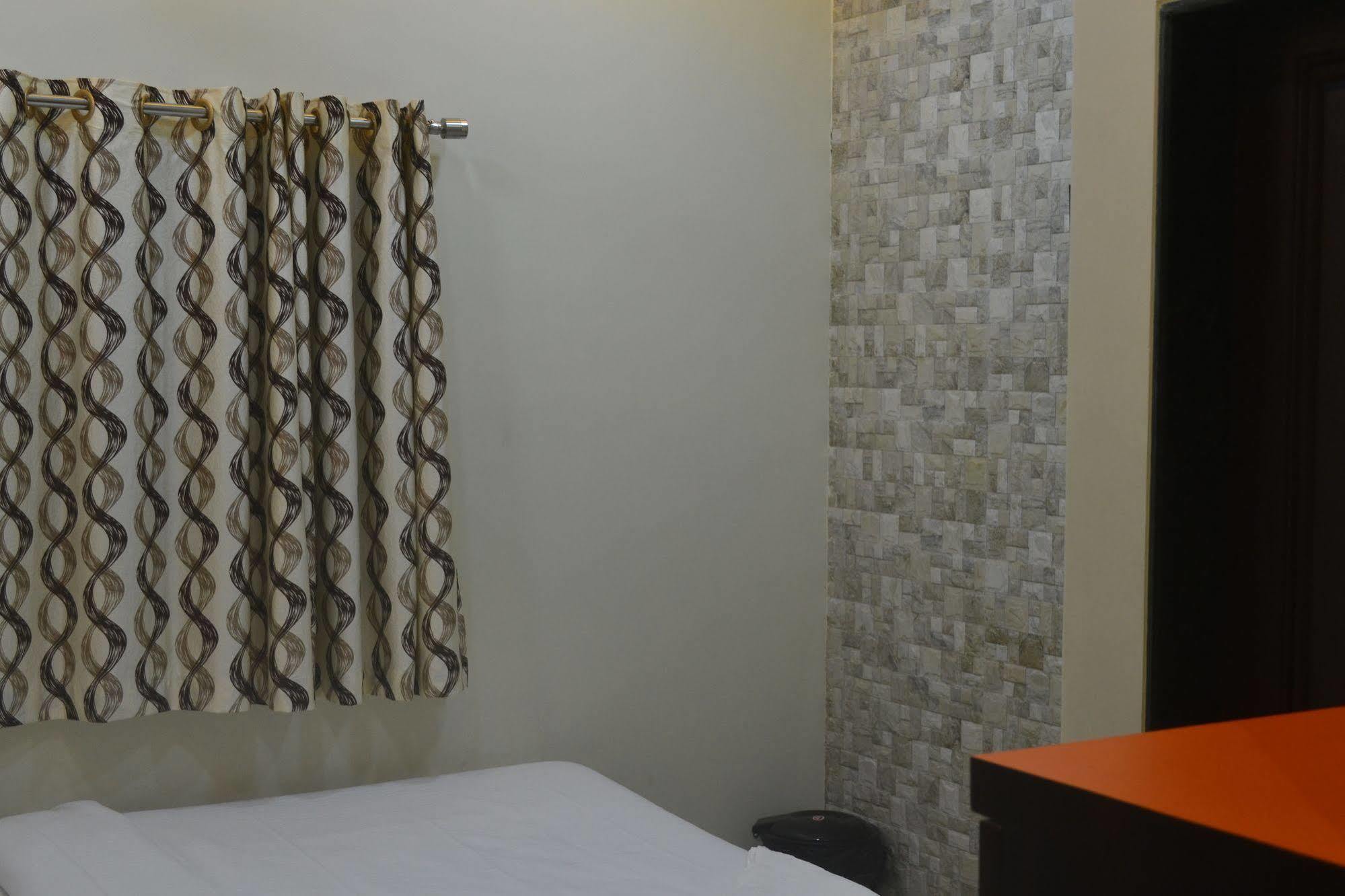 Airport Metro Hotel Mumbai Eksteriør bilde