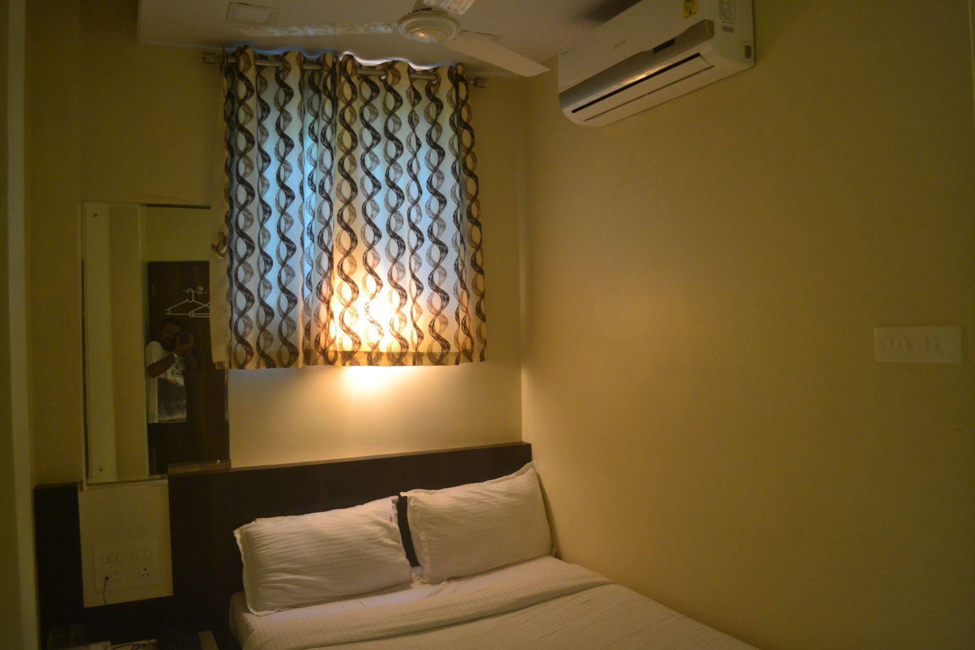 Airport Metro Hotel Mumbai Eksteriør bilde