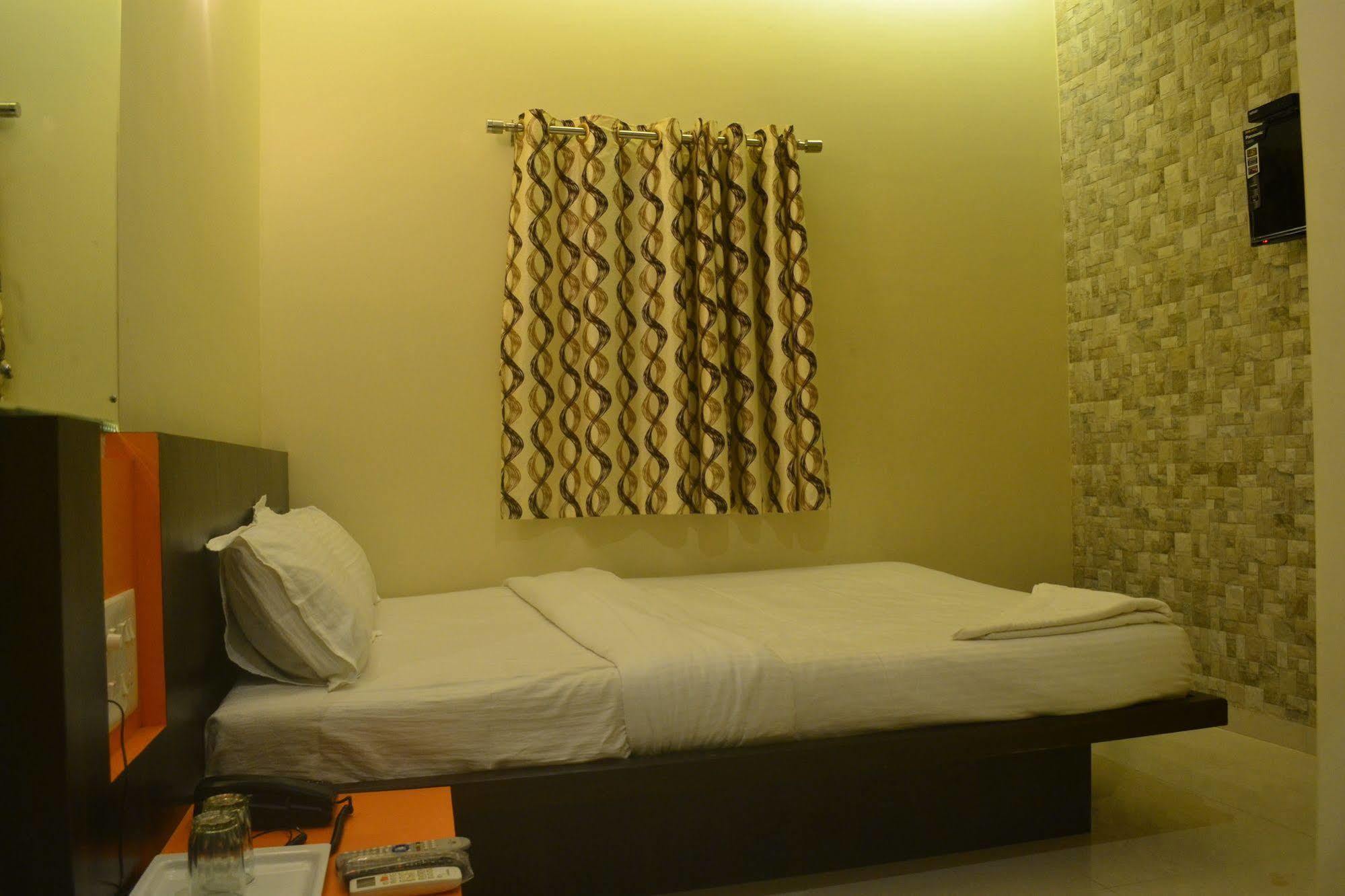 Airport Metro Hotel Mumbai Eksteriør bilde