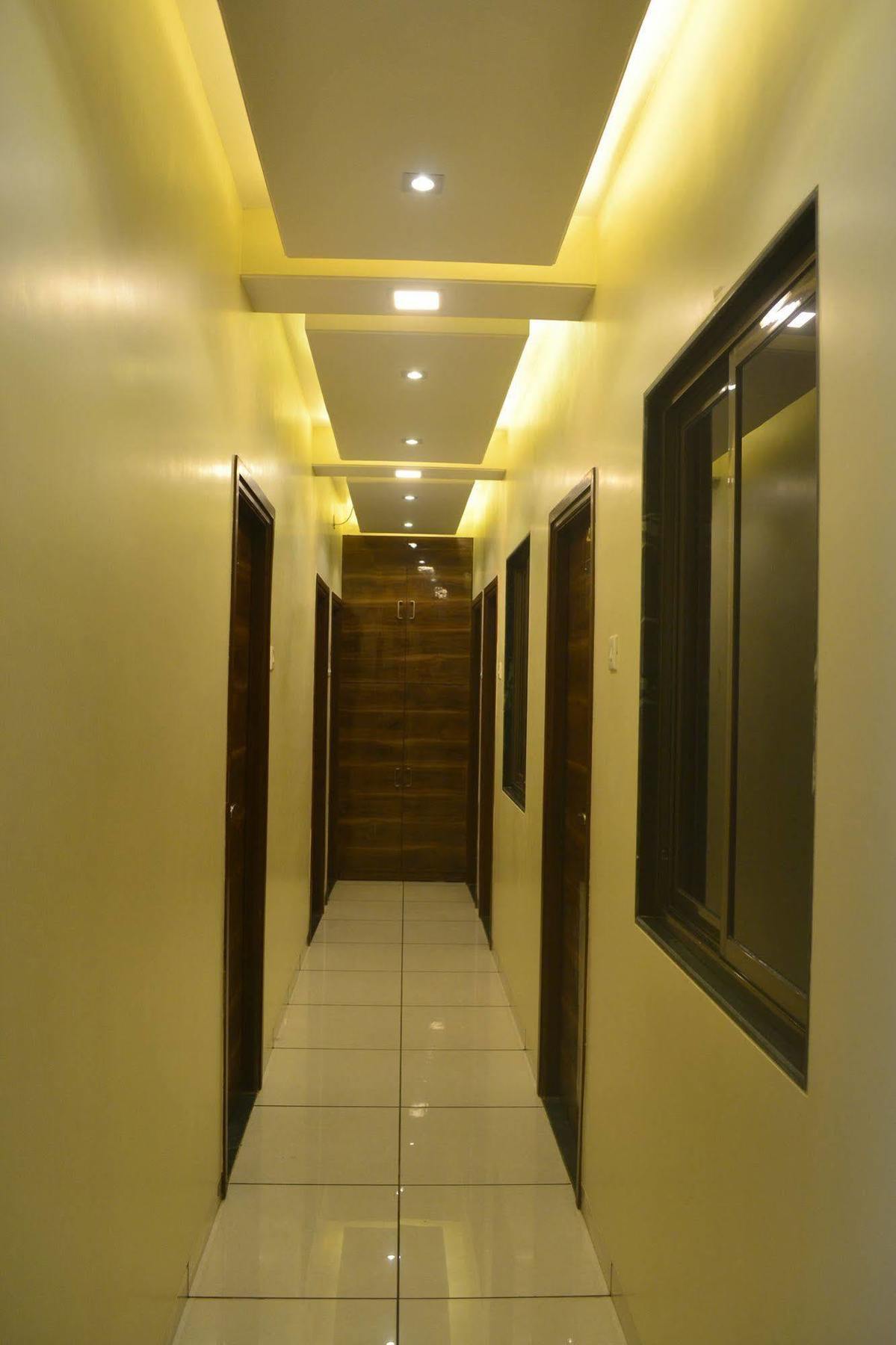 Airport Metro Hotel Mumbai Eksteriør bilde